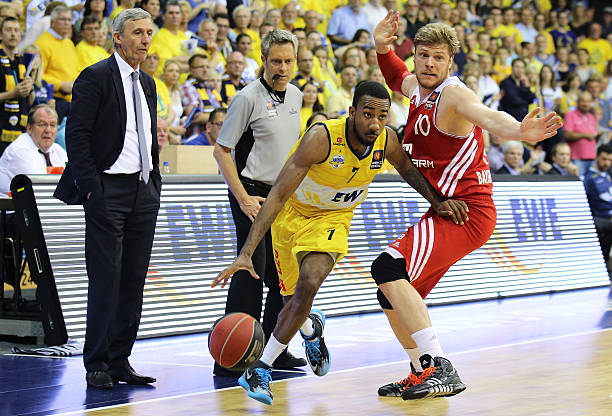 在峭壁上尽 在峭壁上尽